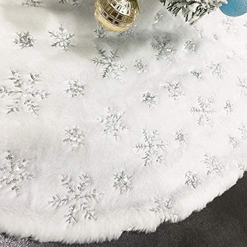 48 Inch White Faux Fur Christmas Tree Skirt with Sequin Snowflakes H85161