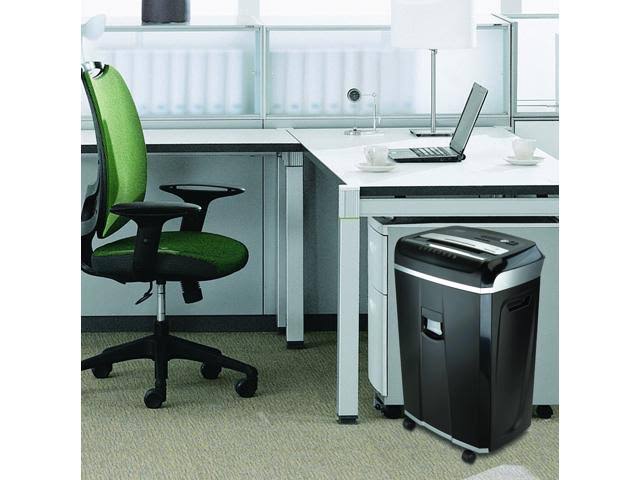 20-Sheet Crosscut Paper CD Credit Card Shredder C543