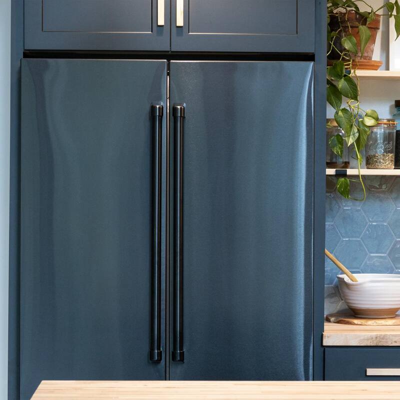 4-Door French Door Refrigerator with Internal Ice Maker P1218