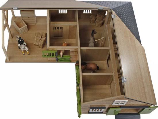 1-24 Scale Horse Stable with 4 Box Storage & Wash Box W87762