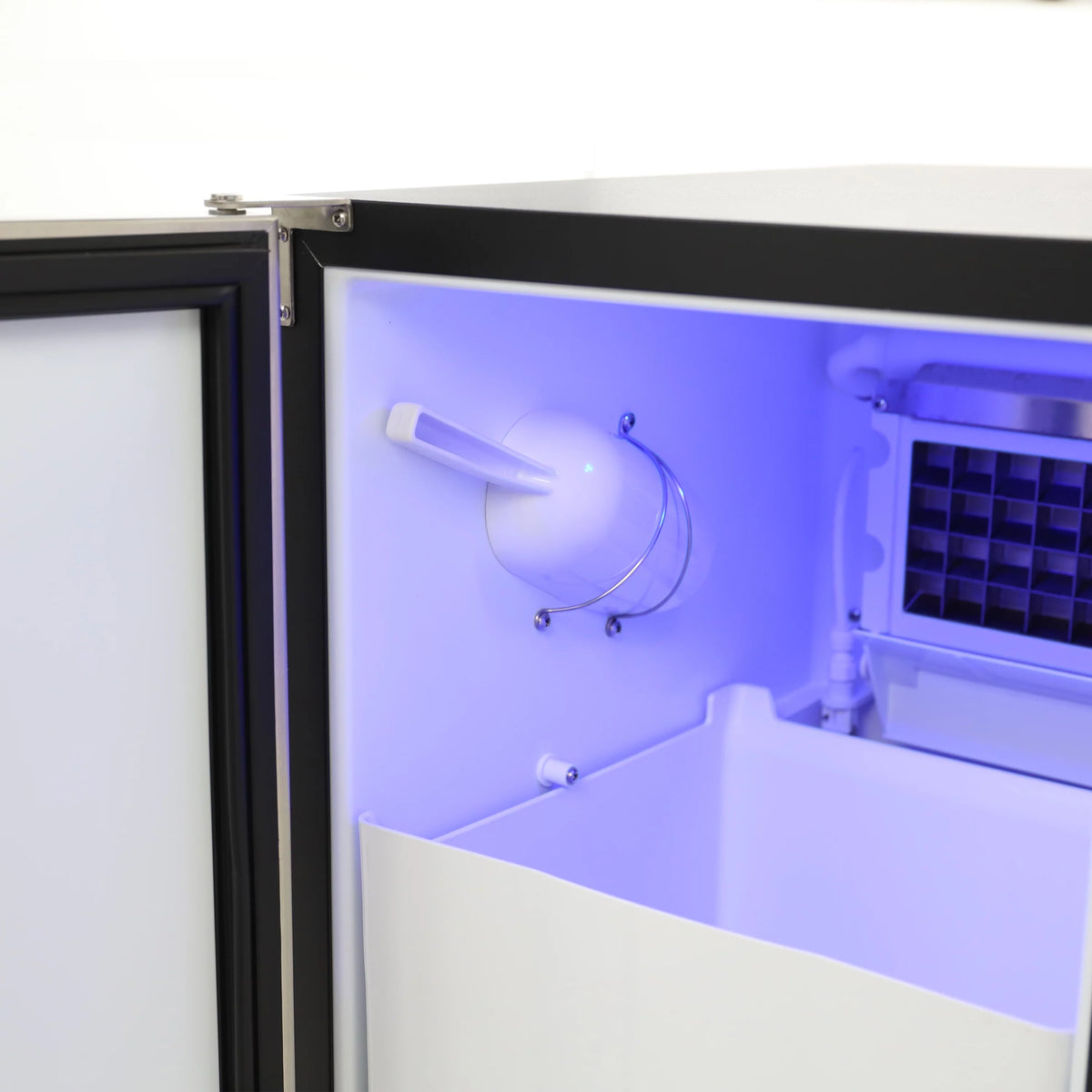 Built-In Indoor Clear Ice Machine Q930751