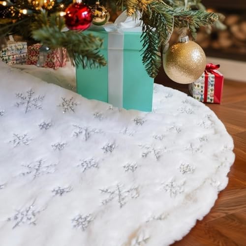 48 Inch White Faux Fur Christmas Tree Skirt with Sequin Snowflakes H85161
