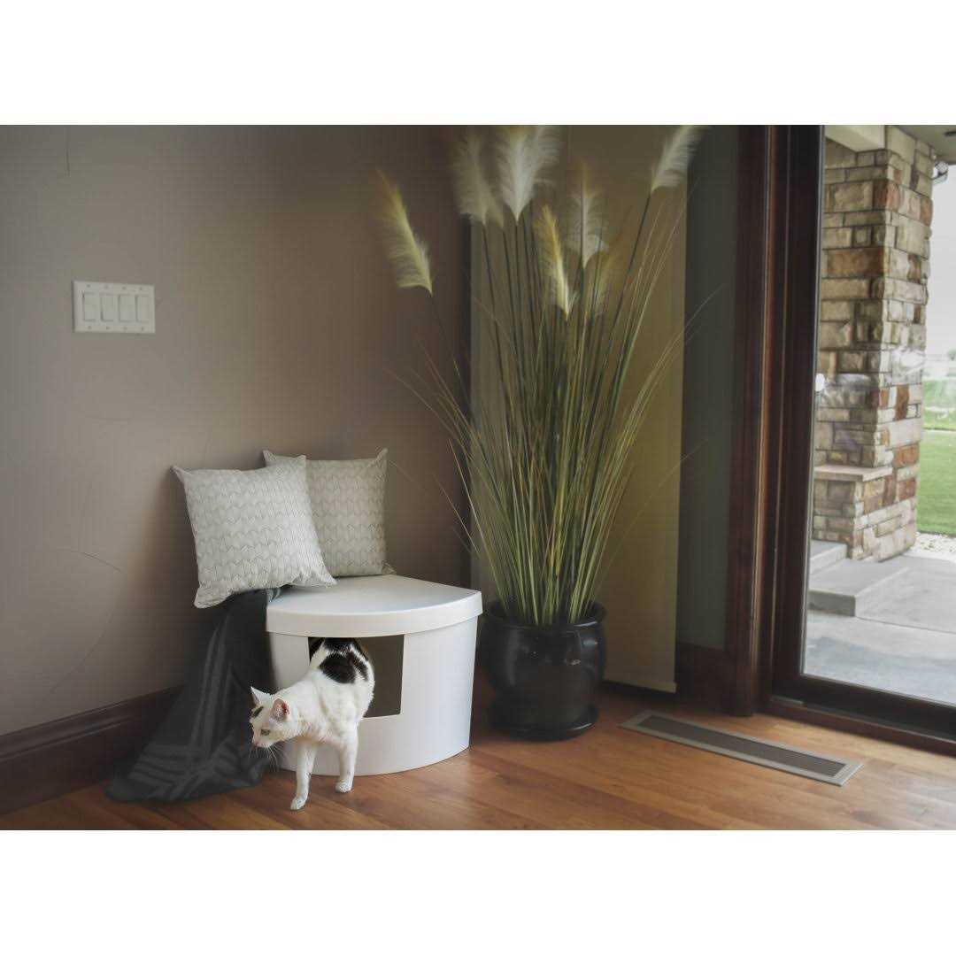 Enclosed Plastic Litter Box B8141