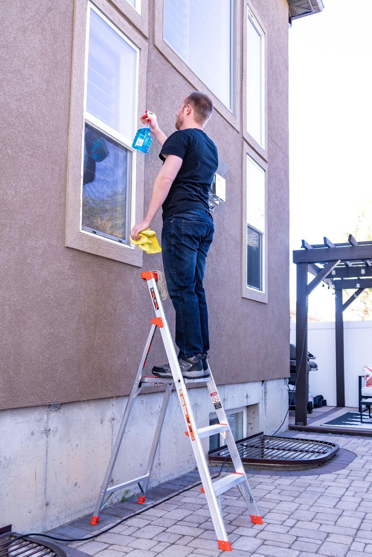 Aluminum 300 Pound Capacity Stepladder O84274