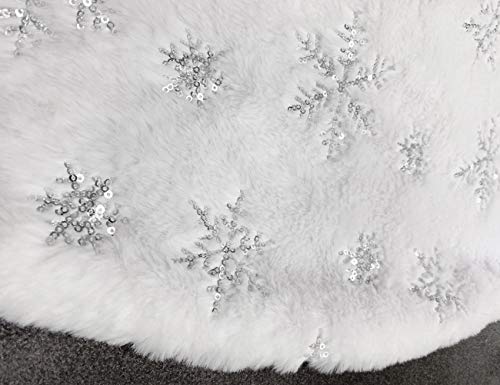 48 Inch White Faux Fur Christmas Tree Skirt with Sequin Snowflakes H85161