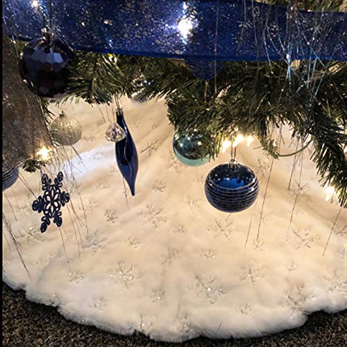 48 Inch White Faux Fur Christmas Tree Skirt with Sequin Snowflakes H85161