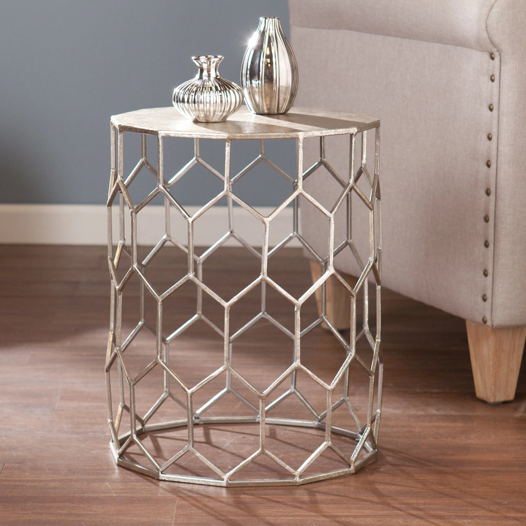 Metal Accent Table S635833
