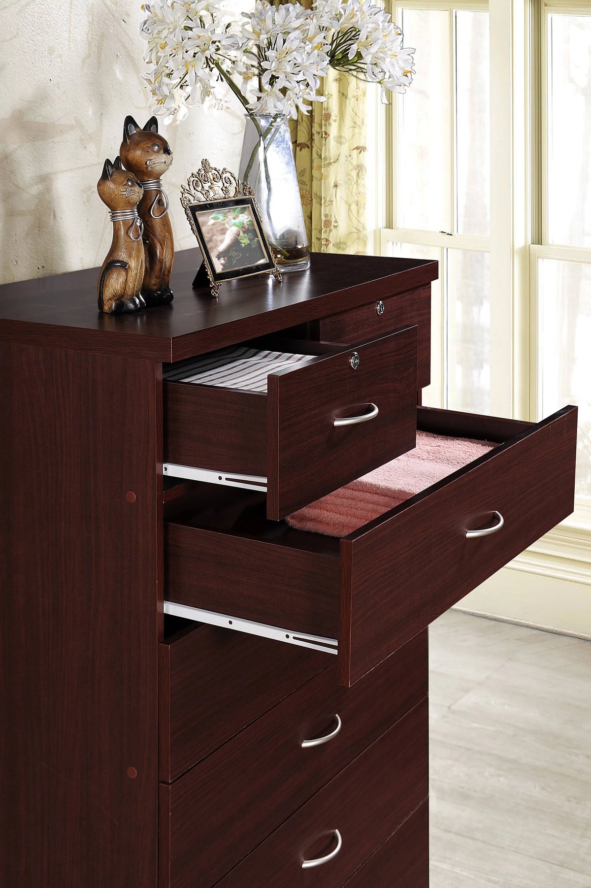 Mahogany 7 Drawer Dresser with Two Locks X37105