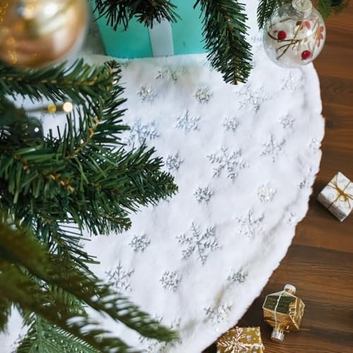 48 Inch White Faux Fur Christmas Tree Skirt with Sequin Snowflakes H85161